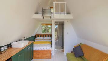 2 bedrooms, individually decorated, individually furnished, free WiFi