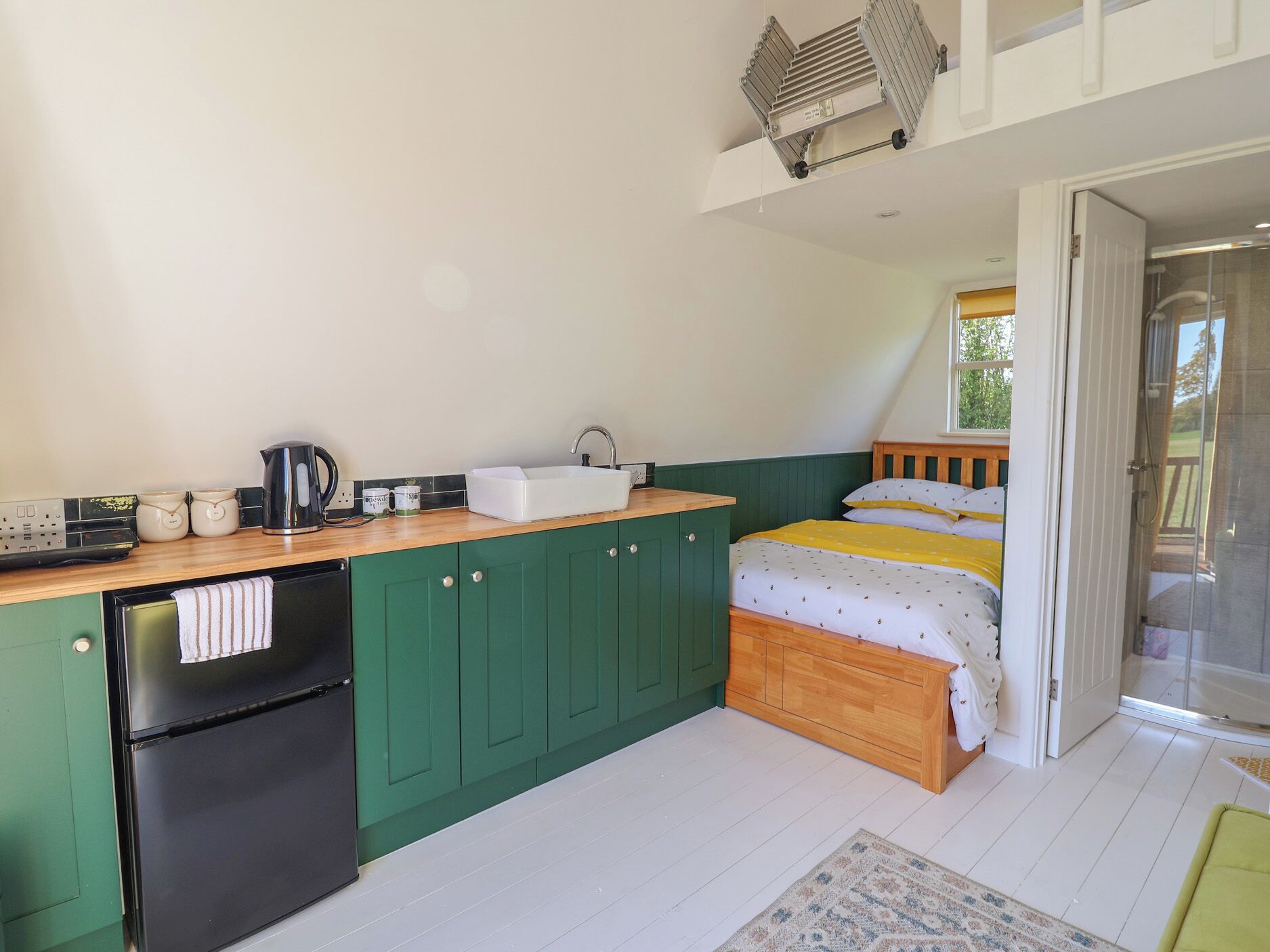 2 phòng ngủ, trang trí khác biệt 