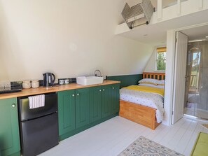 2 bedrooms, individually decorated, individually furnished, free WiFi - A-frame (Woodbridge)