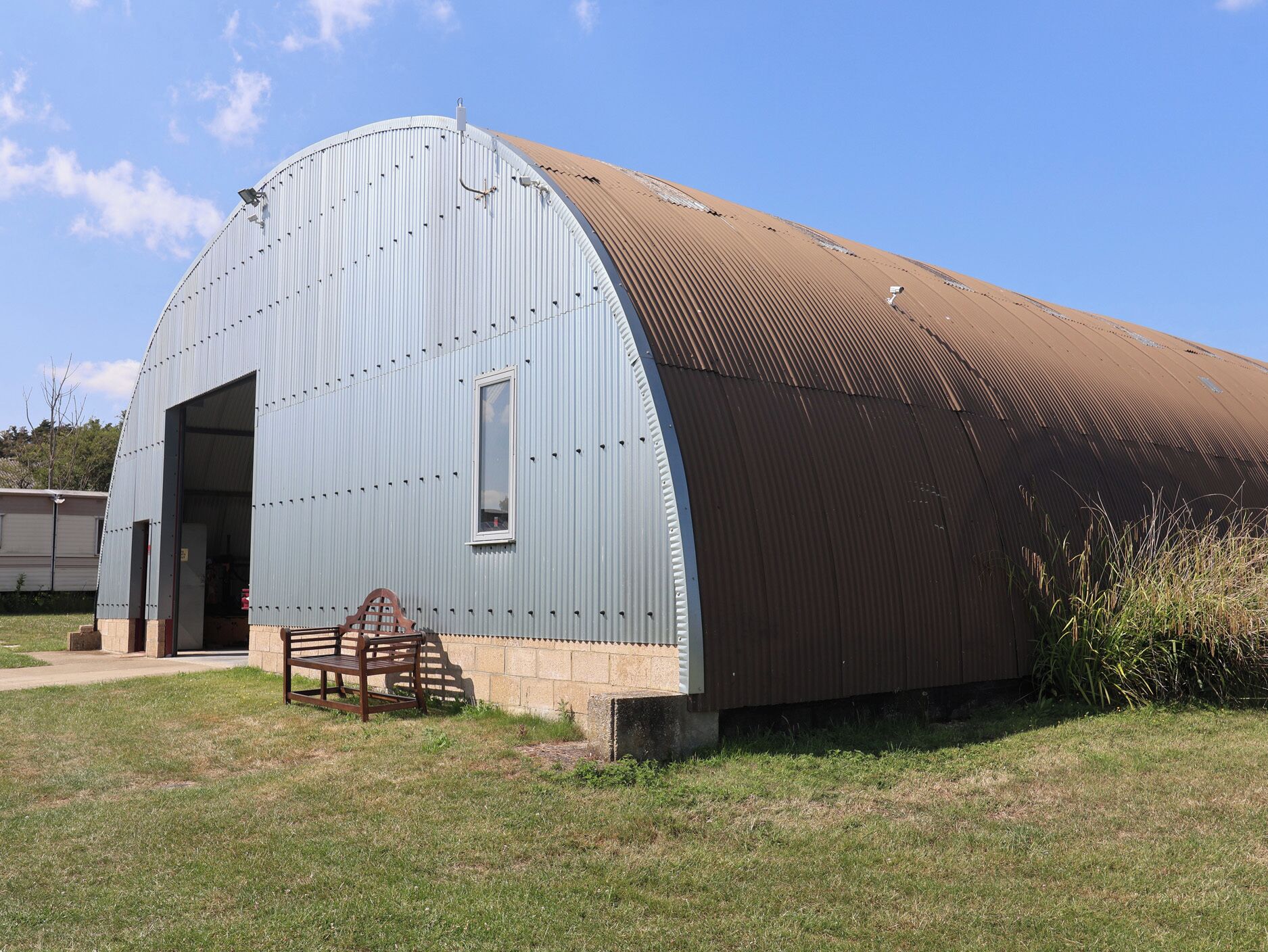 المنشأة من الخارج