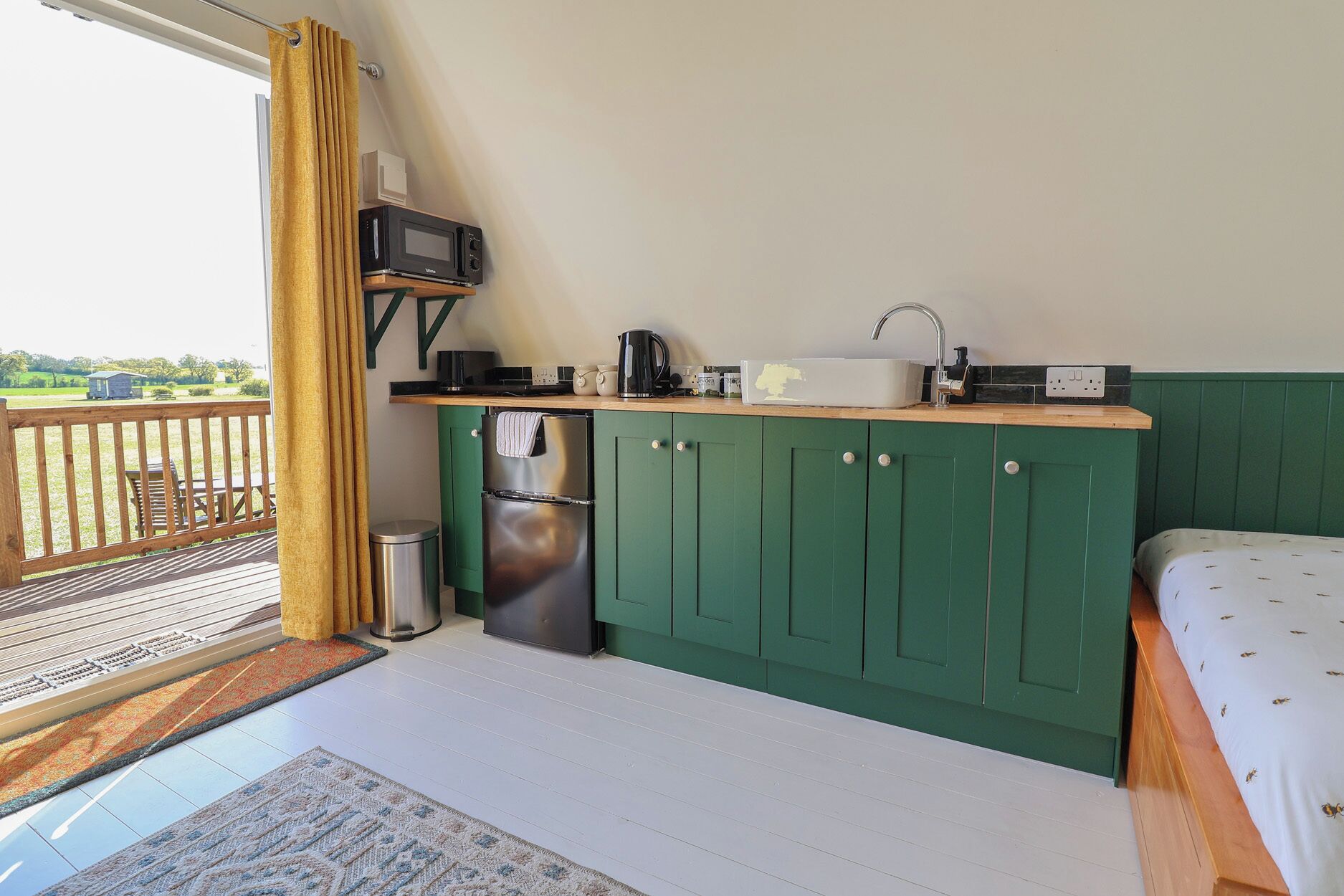 2 quartos, individualmente decorados, individualmente mobiliados