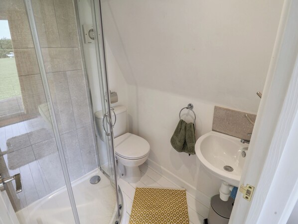 Cottage | Bathroom | Shower - A-frame (Woodbridge)