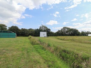 Cottage | Property grounds - Robin (Woodbridge)