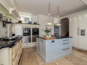 Dishwasher, cookware/dishes/utensils
