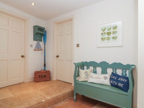 المنشأة من الداخل