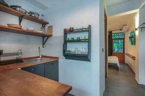 Studio, Garden View | Private kitchenette
