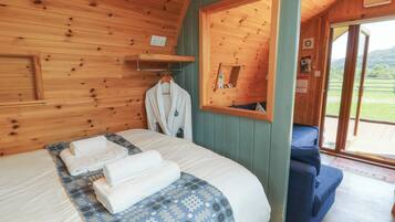 1 bedroom, individually decorated, individually furnished, free WiFi