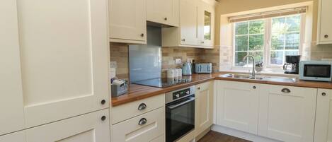 เครื่องล้างจาน, เครื่องครัว/จาน/ช้อนส้อม