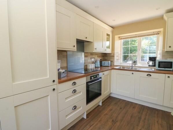 Dishwasher, cookware/dishes/utensils