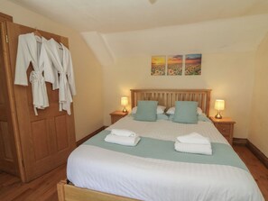 2 bedrooms, individually decorated, individually furnished, free WiFi