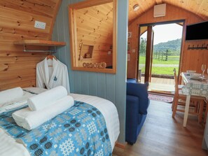 1 kamar tidur dan didekorasi berbeda-beda