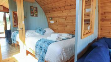 1 habitación, decoración personalizada y muebles diferentes