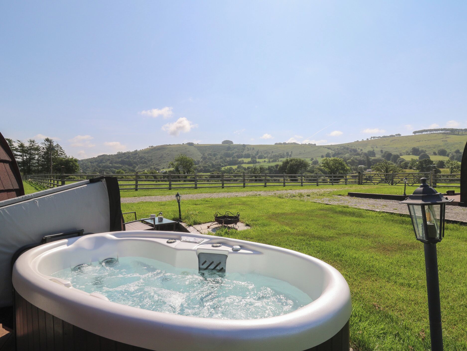 Cottage | Bathtub spa outdoor