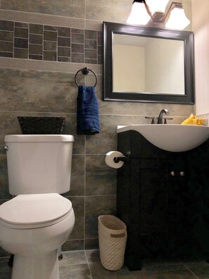 Dusche, Handtücher, Seife, Toilettenpapier