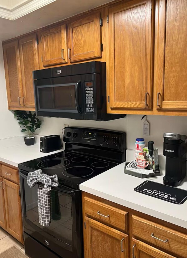 Private kitchen - Cozy 3-bedrooms- Downtown Gainesville, FL (Gainesville)