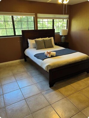 3 soverom, strykejern/-brett, wi-fi og sengetøy