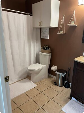 Hårføner, håndklær, såpe og toalettpapir