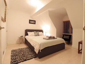 5 camere, con stile personalizzato, con arredamento individuale