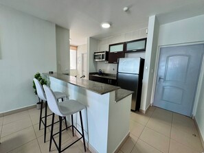 Mikrobølgeovn, ovn og kokeplater