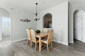 3 bedrooms - Resort Condo 3BR - Pool Balcony Near Disney (Kissimmee)