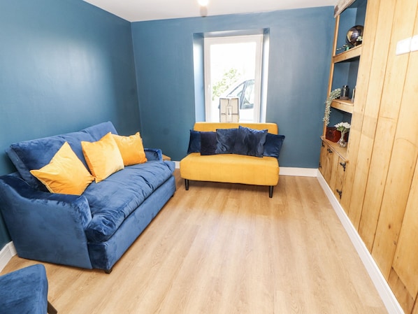 Living area - 10 Keekle Terrace (Cleator Moor)