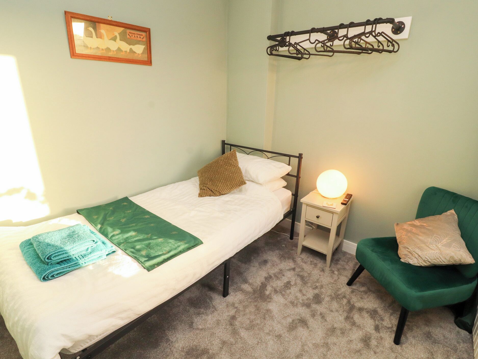 4 bedrooms, individually decorated, individually furnished, free WiFi