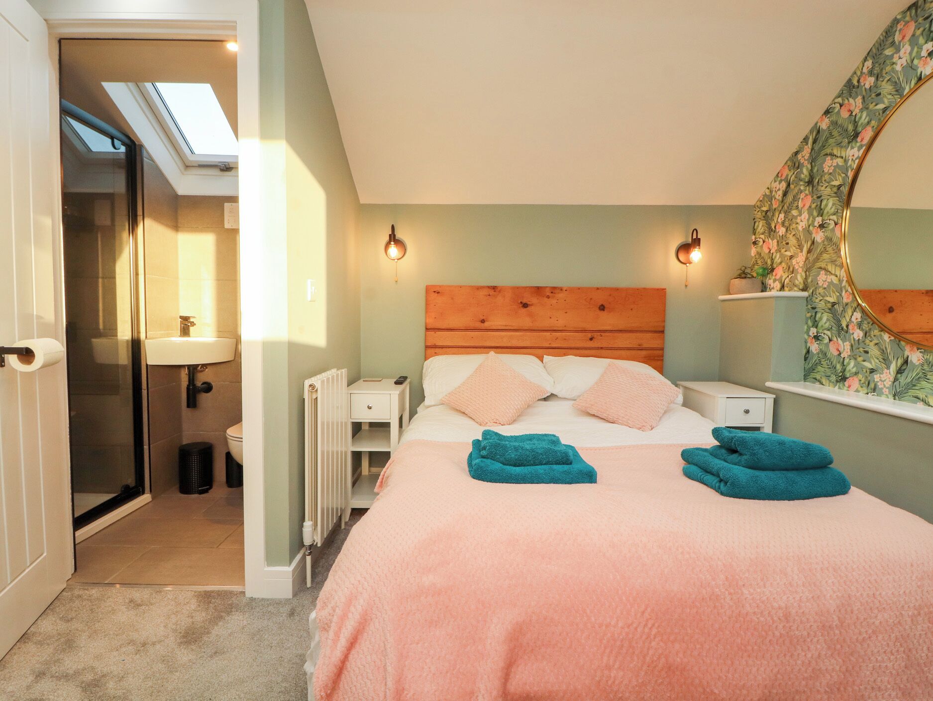 4 bedrooms, individually decorated, individually furnished, free WiFi