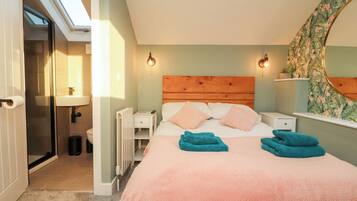 4 bedrooms, individually decorated, individually furnished, free WiFi