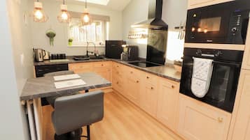 Dishwasher, cookware/dishes/utensils