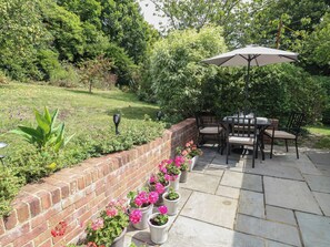 Cottage | Outdoor dining - Poppy Cottage (Ventnor)