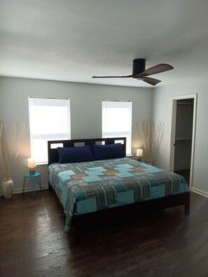 3 chambres, fer et planche à repasser, Wi-Fi, draps fournis