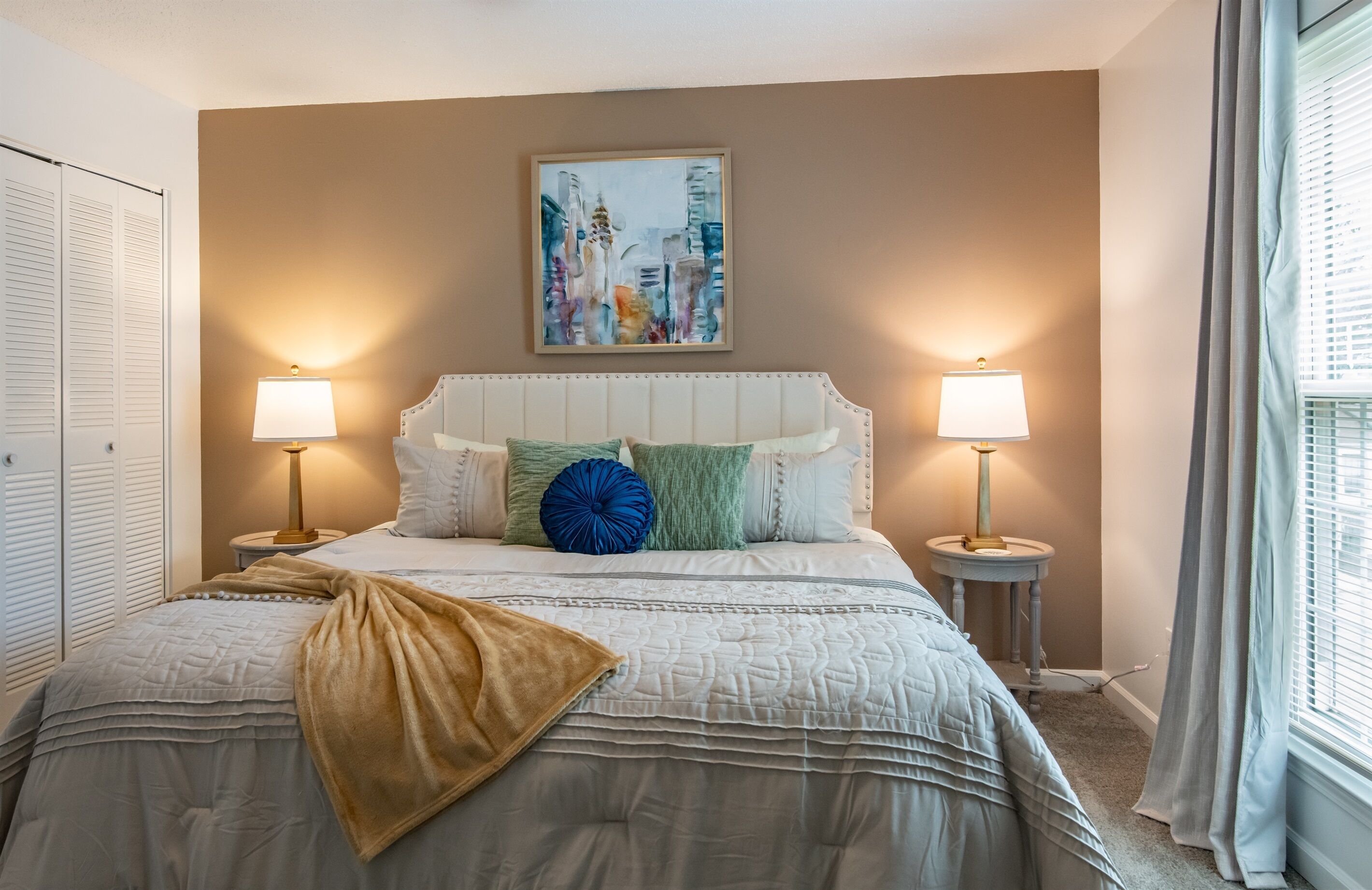 2 habitaciones, tabla de planchar con plancha, wifi y ropa de cama 