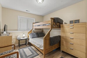 3 chambres, bureau, fer et planche à repasser, Wi-Fi gratuit