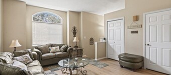 Cozy Duplex Gem| Mins to Downtown + Ski Resorts