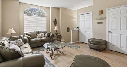 Cozy Duplex Gem| Mins to Downtown + Ski Resorts