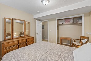 3 habitaciones, escritorio, tabla de planchar con plancha y wifi gratis
