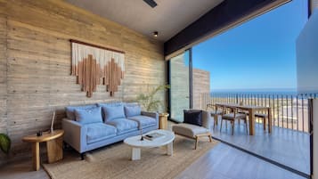 Grand Apartment, Balcony, City View | Living room