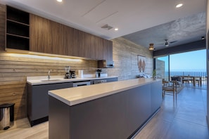 Grand Apartment, Balcony, City View | Private kitchen | Fridge, microwave, oven, stovetop