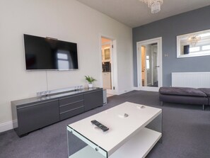 Cottage | Living area - Sea Views No 8 Plas Darien (Holyhead)