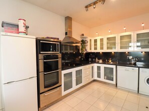 コテージ | 専用キッチン | 食器洗い機、調理器具と食器