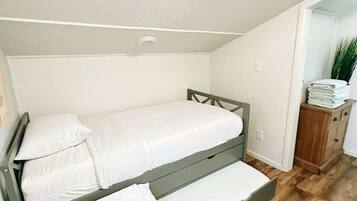 2 bedrooms, iron/ironing board, WiFi, bed sheets