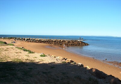 "Salt-Air Serenity - Stylish 1 Bedroom in Redcliffe”