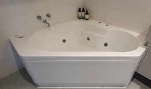 Bathroom - White Crystal 109- ski-in ski-out (Mt Hotham)