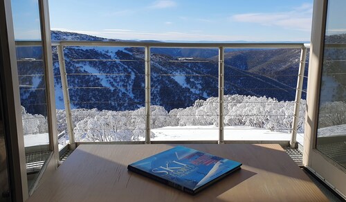 White Crystal 109- ski-in ski-out