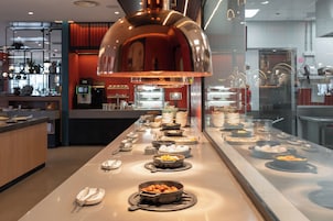 Colazione a buffet a pagamento, servita tutte le mattine 