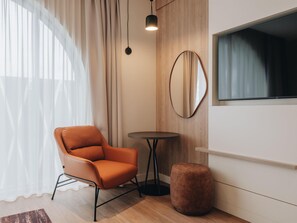 Caja de seguridad en la habitación, escritorio y cortinas blackout 