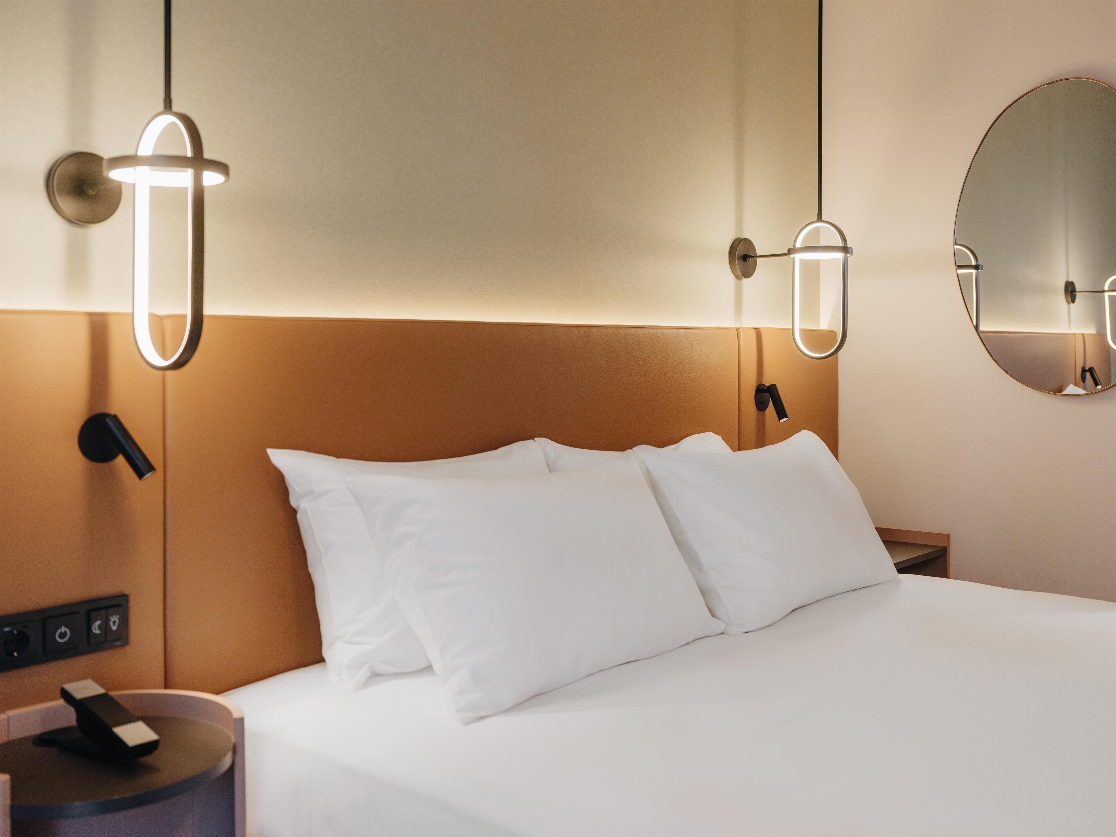 Room, 1 King Bed | In-room safe, desk, blackout drapes, soundproofing