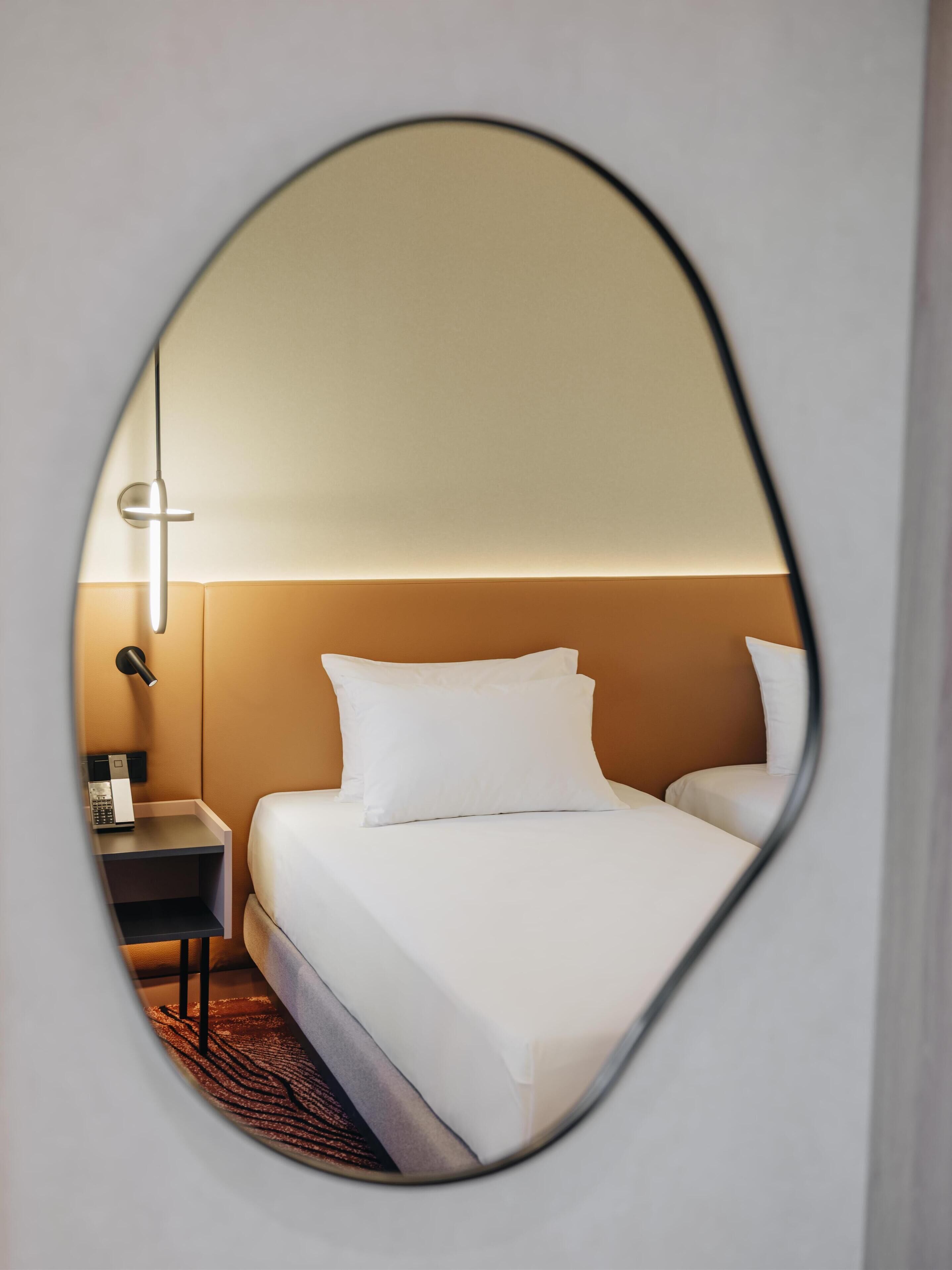 Deluxe Room, 2 Single Beds | In-room safe, desk, blackout curtains, soundproofing