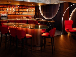 2 bares o lounges