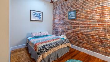 2 室のベッドルーム、デスク、アイロン / アイロン台、WiFi (無料)